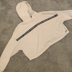 UNDER ARMOUR- Cropped Hoodie⚪️